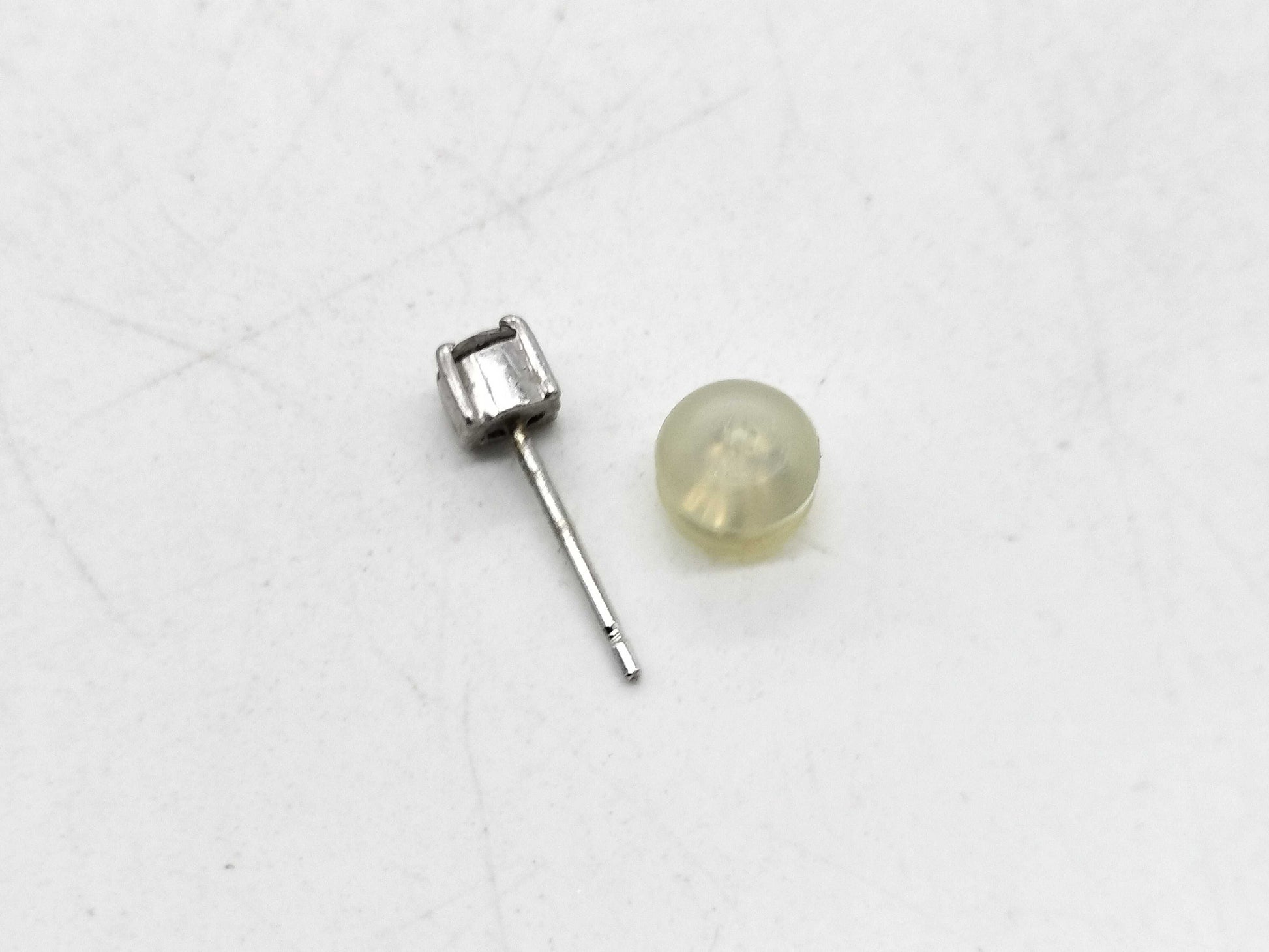 D0.17ct/0.14ct Pt900 0.8g Earrings 