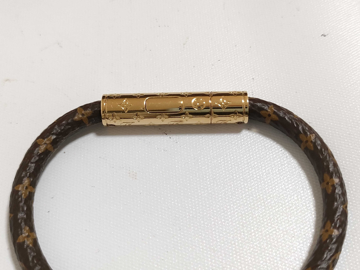 LOUIS VUITTON Monogram LV Confidential Bracelet Bracelet/Bangle
