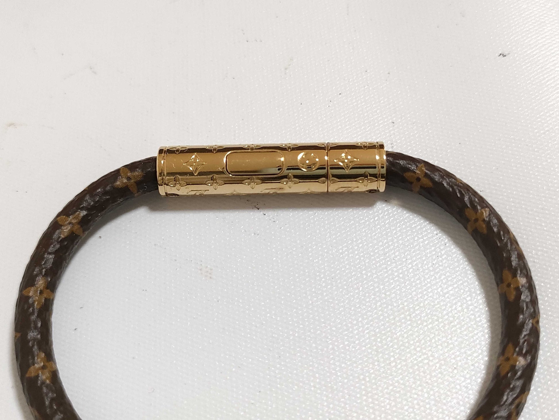 LOUIS VUITTON Monogram LV Confidential Bracelet Bracelet/Bangle