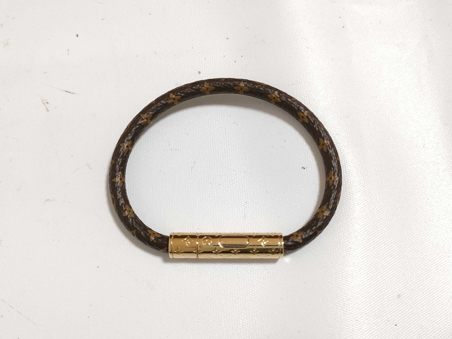 LOUIS VUITTON Monogram LV Confidential Bracelet Bracelet/Bangle