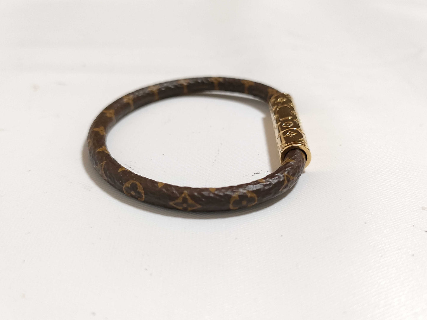 LOUIS VUITTON Monogram LV Confidential Bracelet Bracelet/Bangle