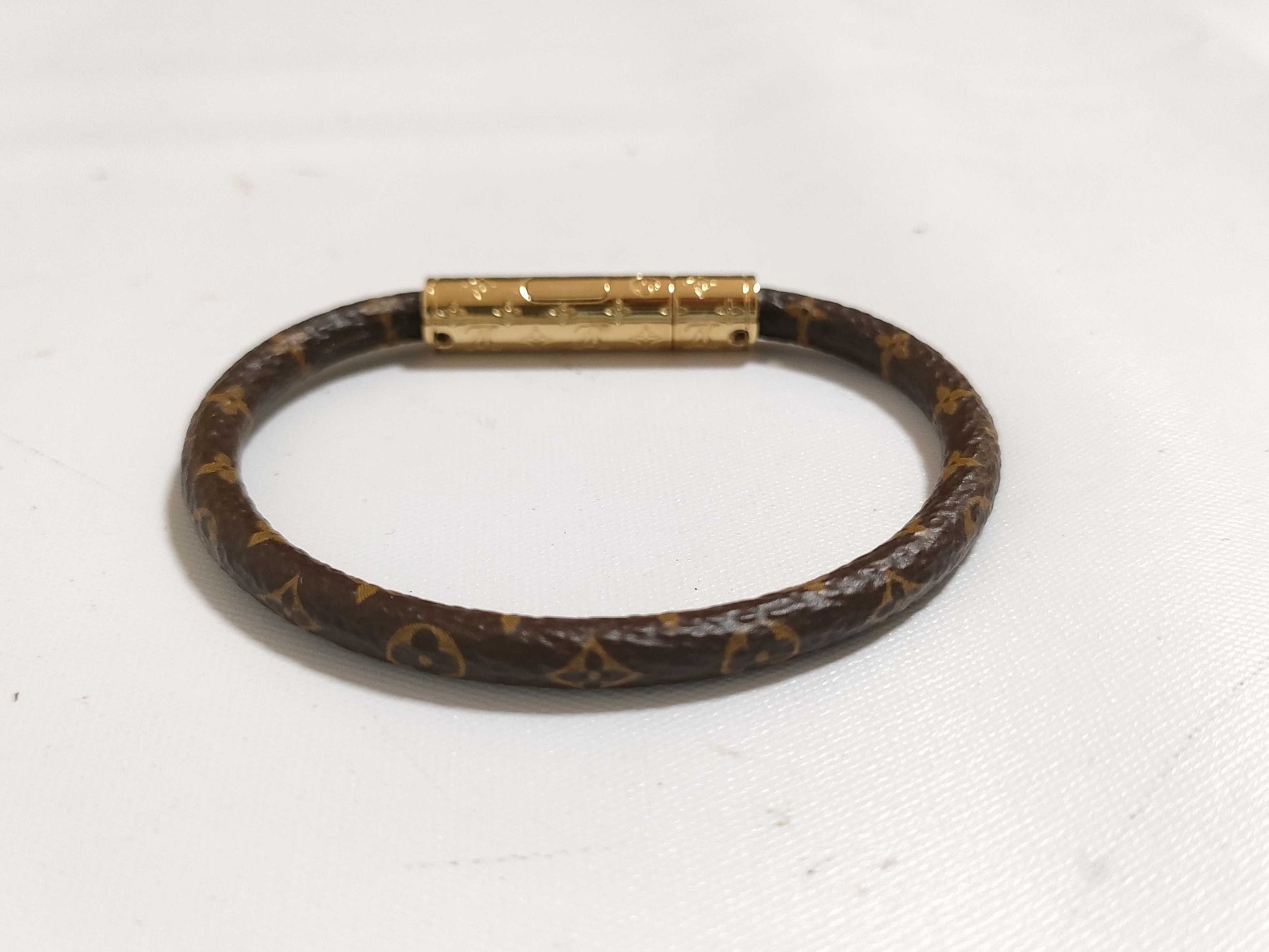 LOUIS VUITTON Monogram LV Confidential Bracelet Bracelet/Bangle