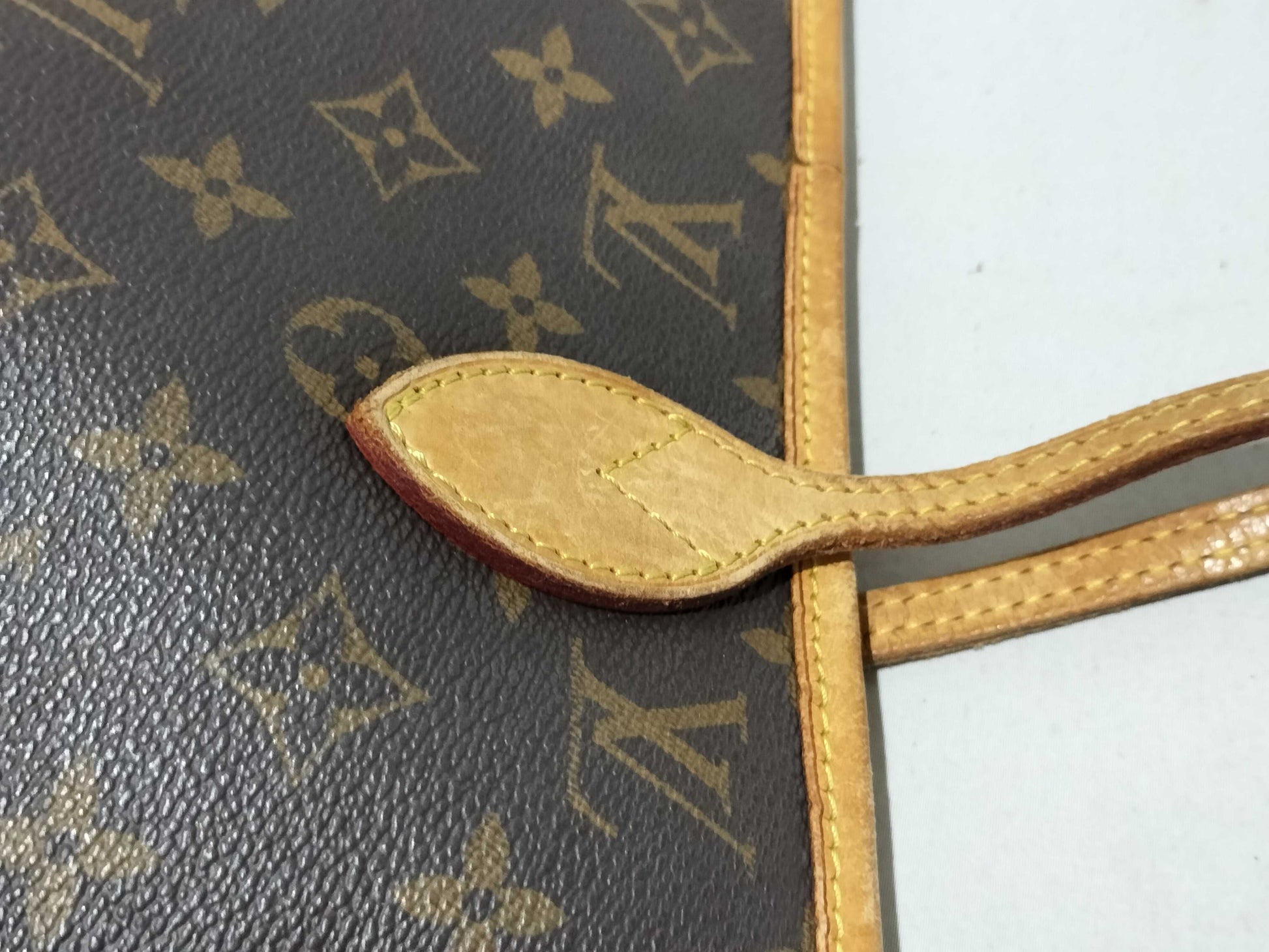 LOUIS VUITTON Monogram Neverful MM Tote Bag
