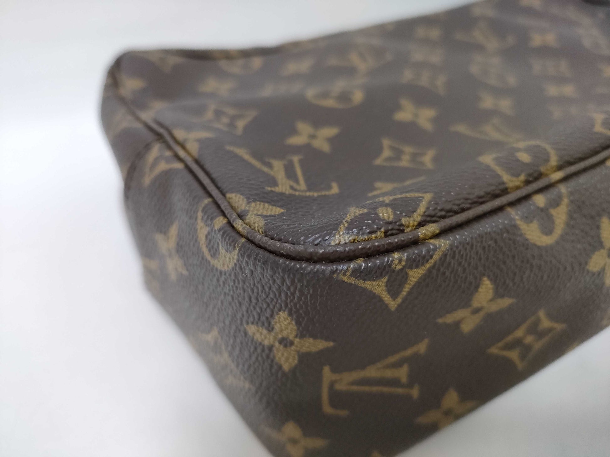 LOUIS VUITTON Monogram True Toilette 28 Second Bag