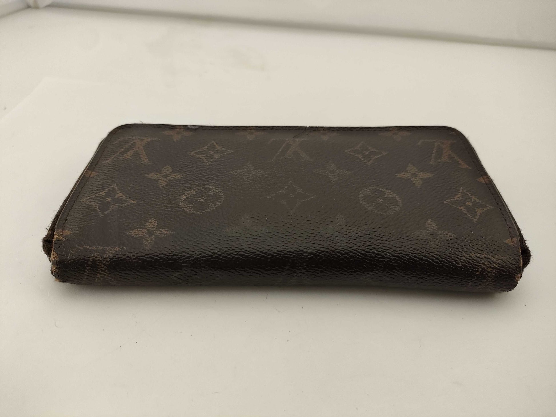 LOUIS VUITTON Monogram Zippy Wallet Wallet