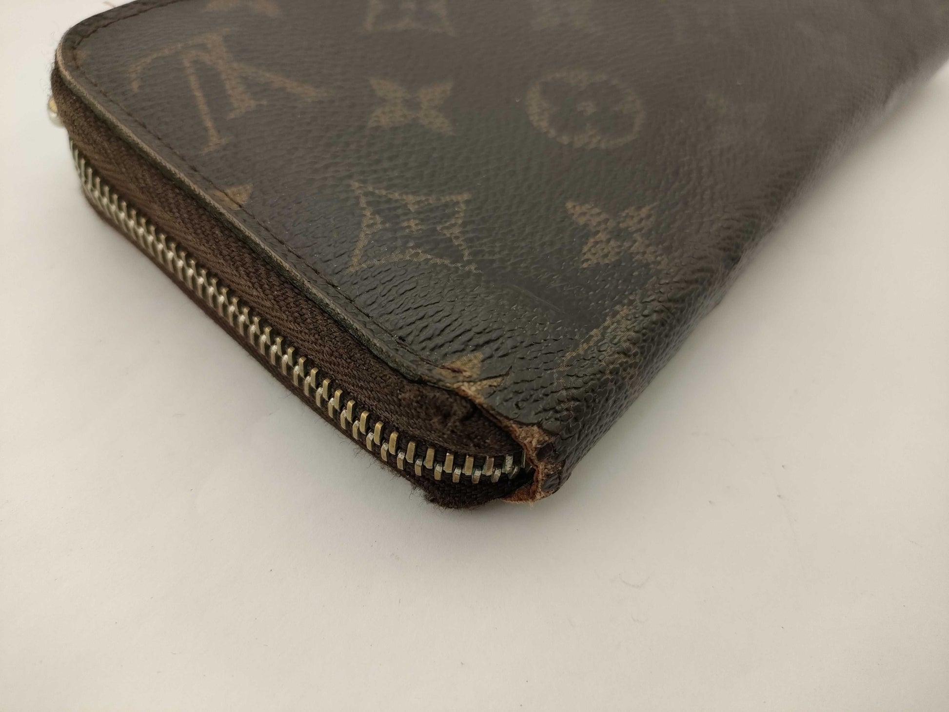 LOUIS VUITTON Monogram Zippy Wallet Wallet