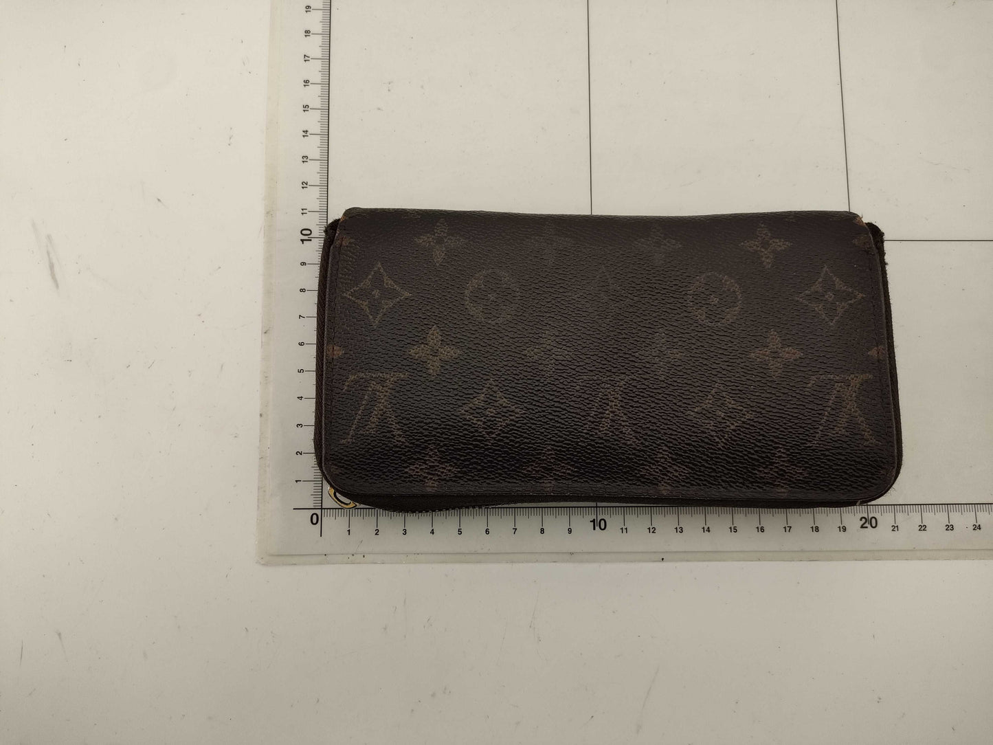 LOUIS VUITTON Monogram Zippy Wallet Wallet