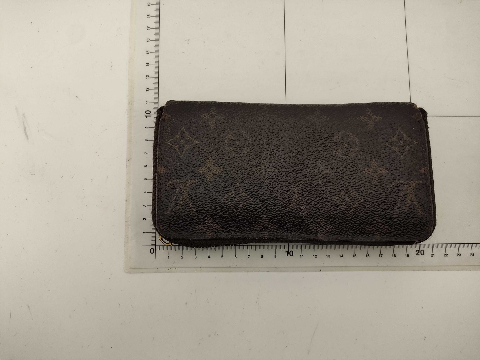 LOUIS VUITTON Monogram Zippy Wallet Wallet