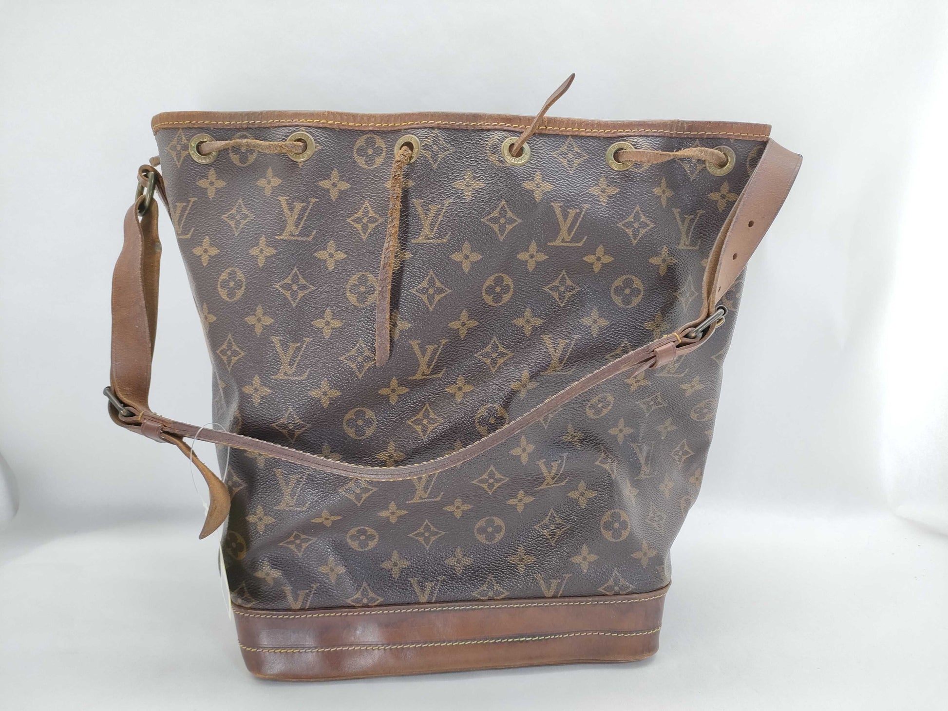 LOUIS VUITTON Monogram Noe GM Shoulder Bag