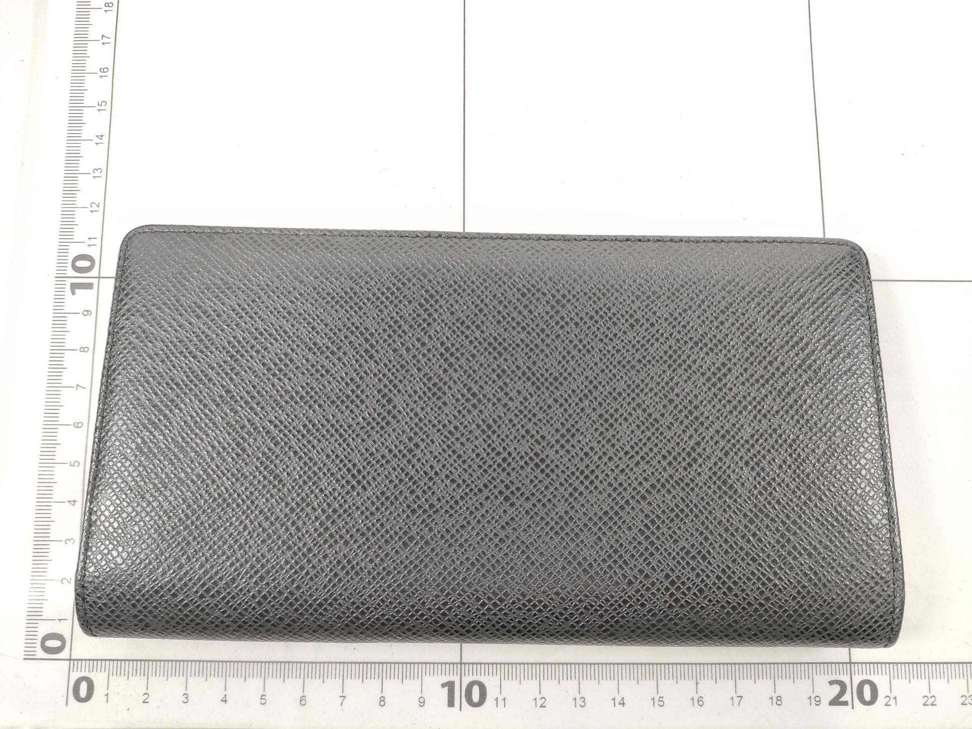 LOUIS VUITTON Taiga Long Wallet M32572 Black Initials Wallet