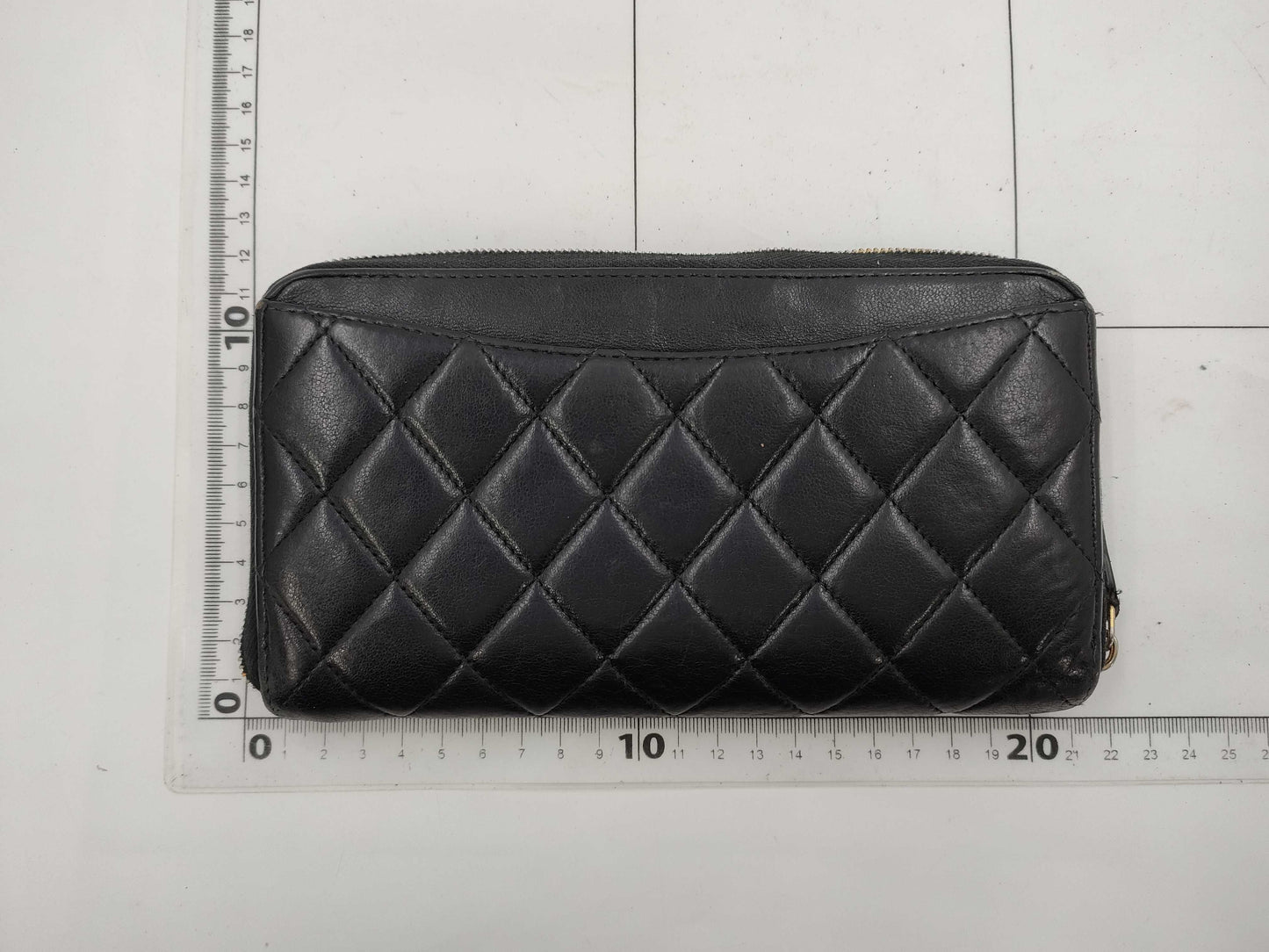CHANEL Calf Mato Round Wallet Wallet