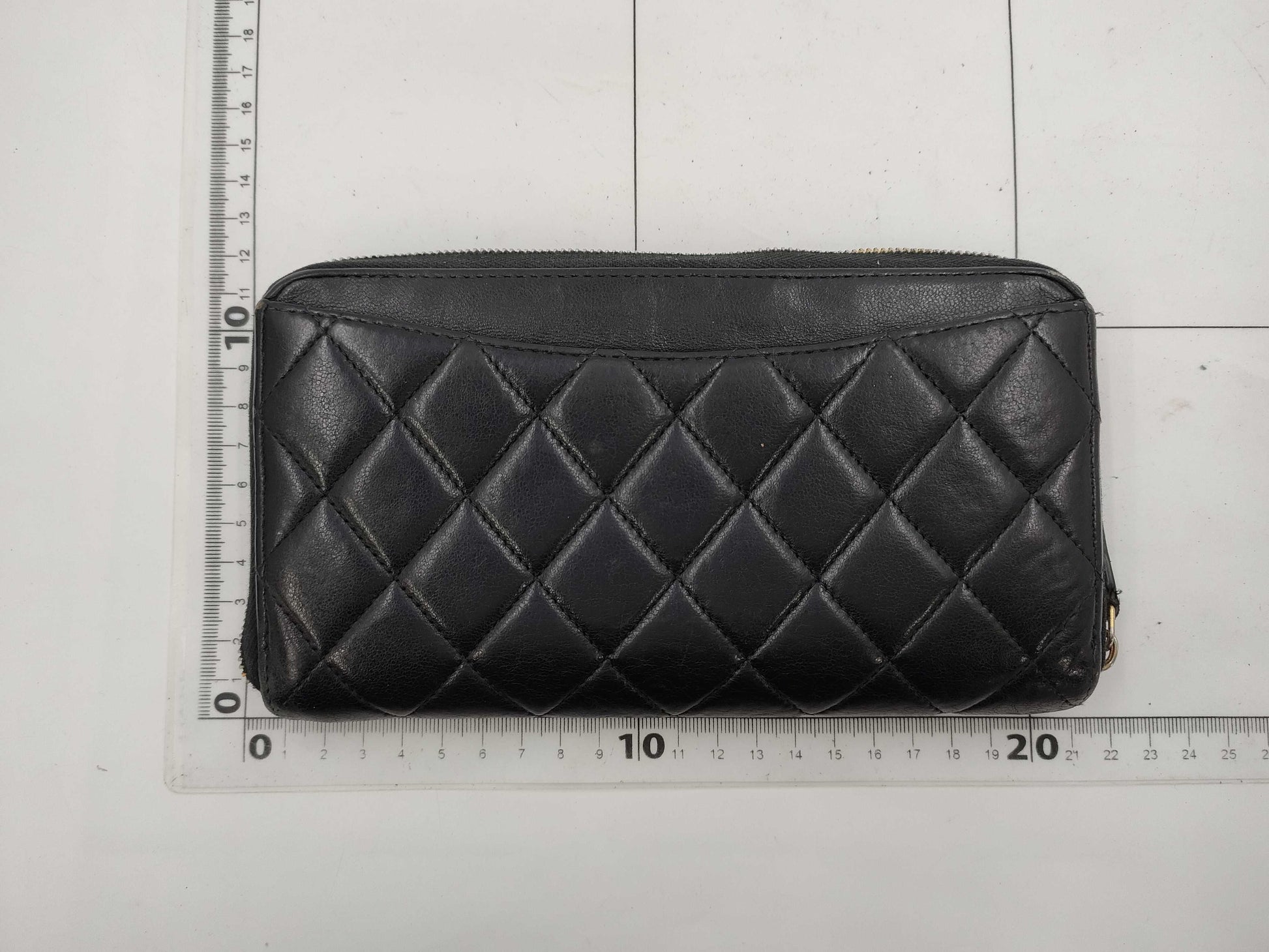CHANEL Calf Mato Round Wallet Wallet