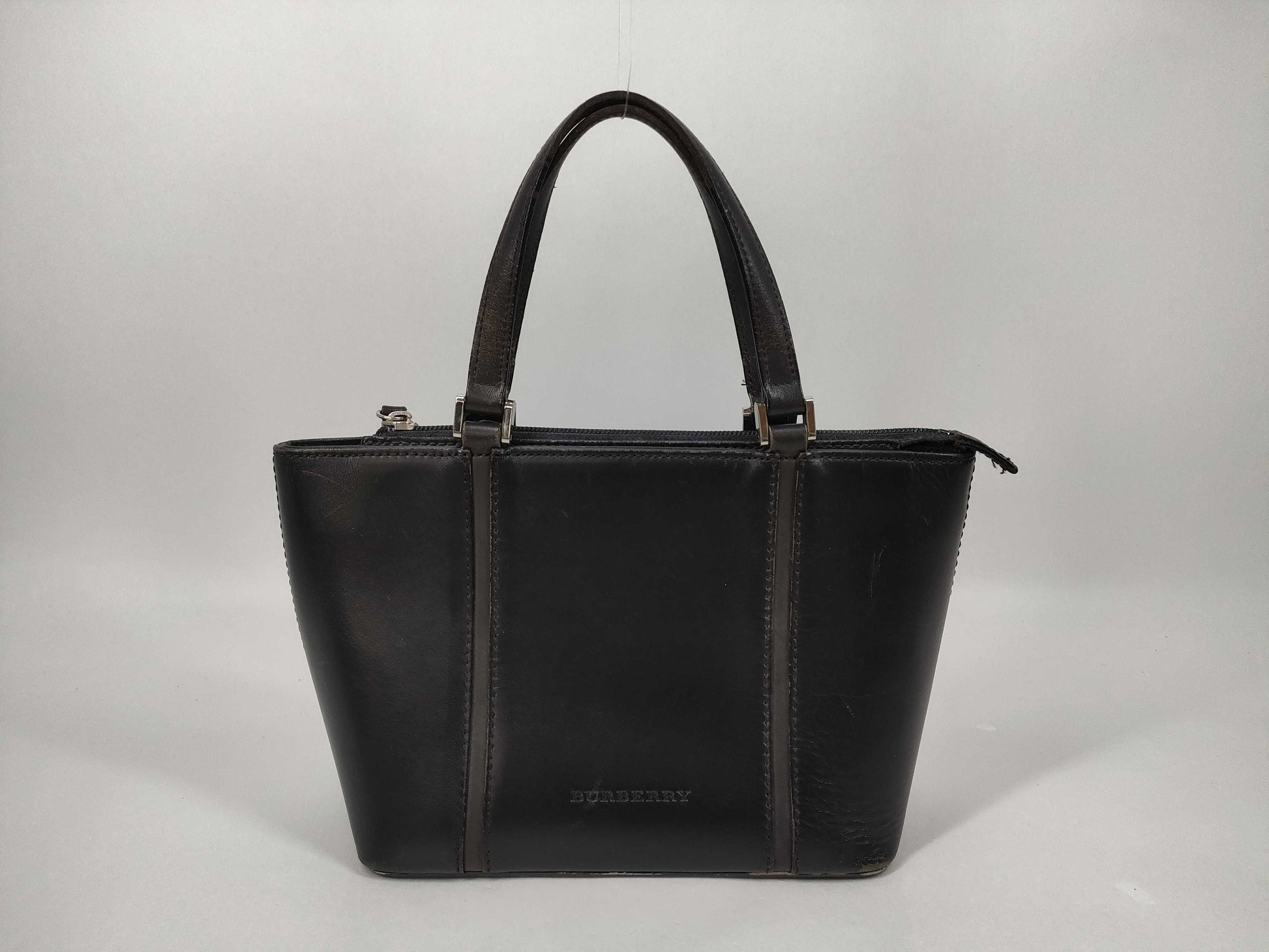 BURBERRY Leather Handbag with Nova Check Interior