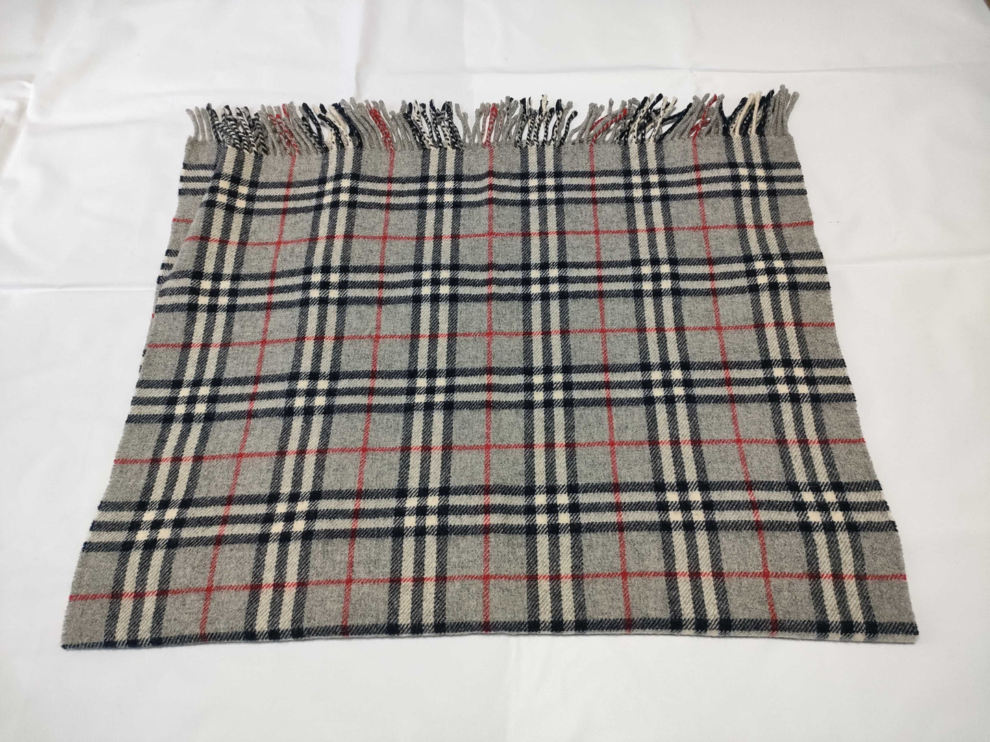 BURBERRY 100% wool scarf
