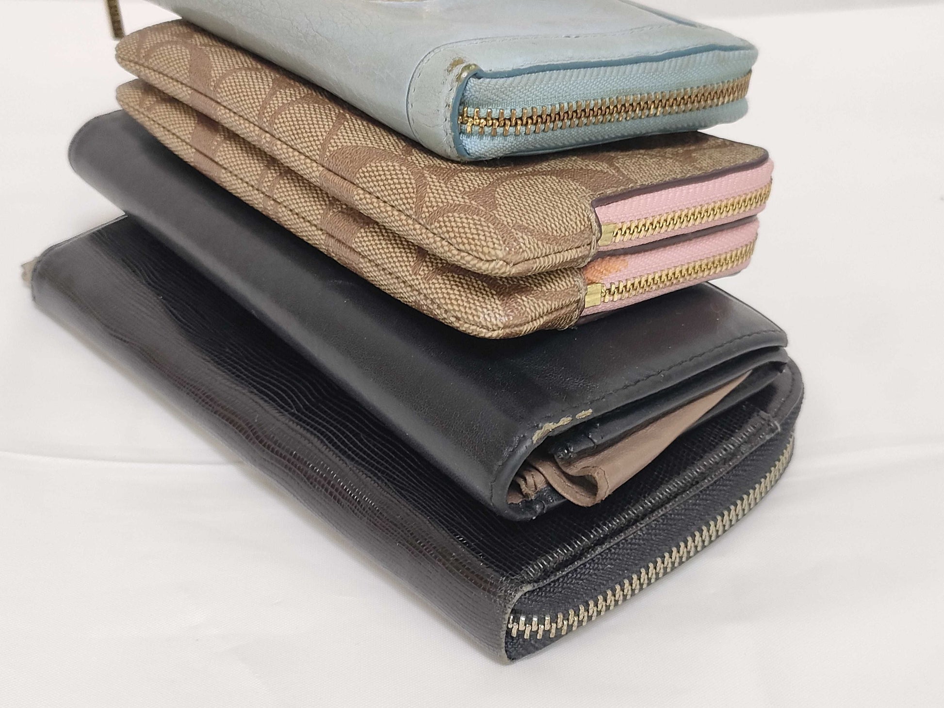 5-piece clothing accessory set including wallets from Feiler, Tory Burch, Furla, Coach, etc.