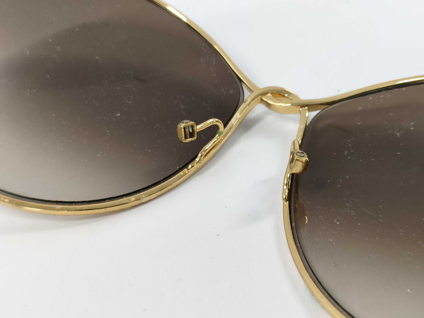 LOUIS VUITTON Daisy Sunglasses with some blue rust sunglasses and glasses