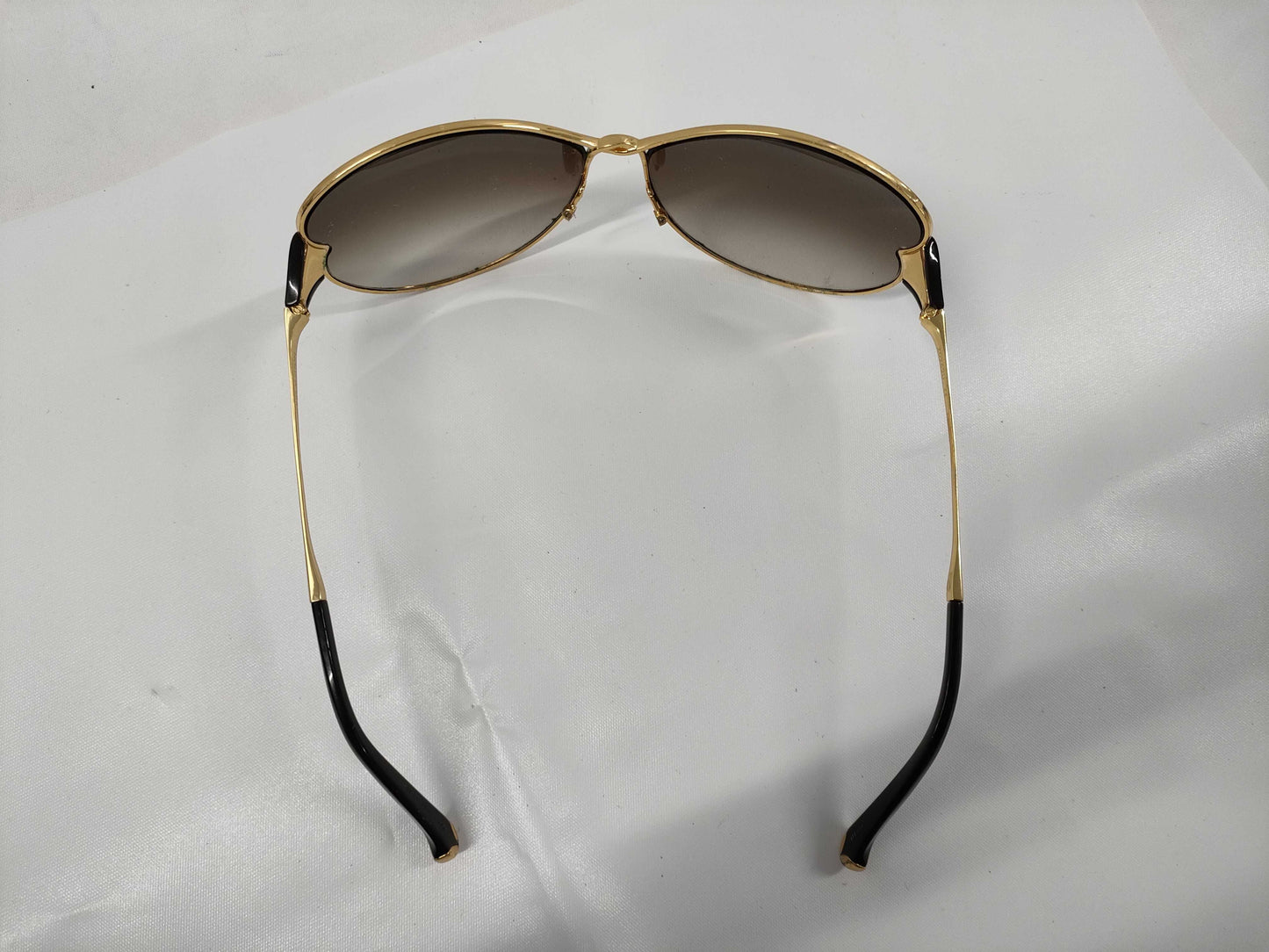 LOUIS VUITTON Daisy Sunglasses with some blue rust sunglasses and glasses