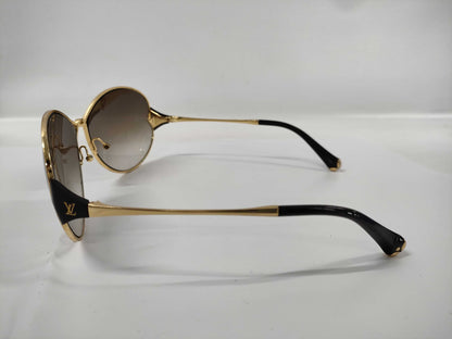 LOUIS VUITTON Daisy Sunglasses with some blue rust sunglasses and glasses