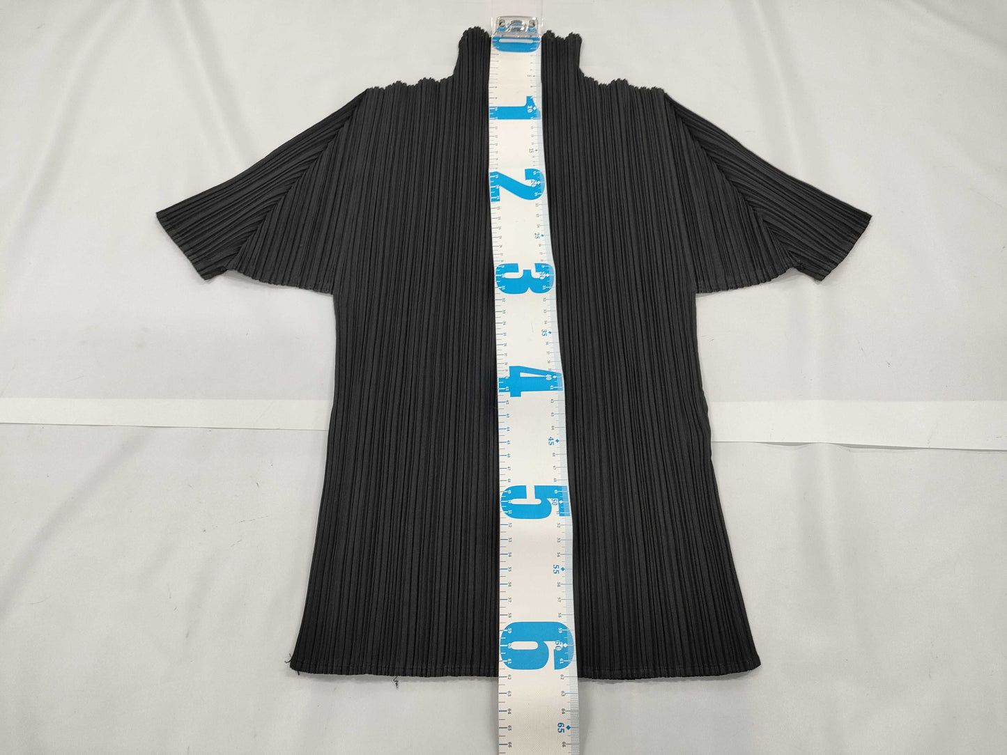 ISSEY MIYAKE Pleated Pleated Black Short Sleeve Top Top