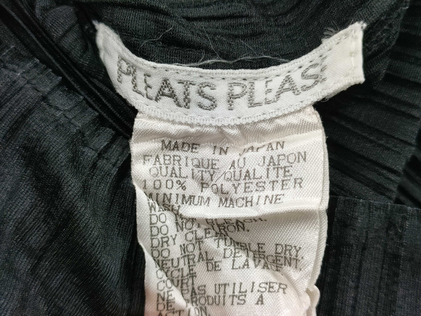 ISSEY MIYAKE Pleated Pleated Black Short Sleeve Top Top