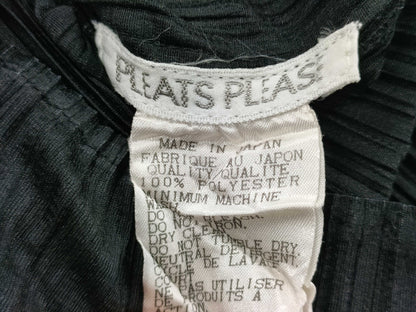 ISSEY MIYAKE Pleated Pleated Black Short Sleeve Top Top