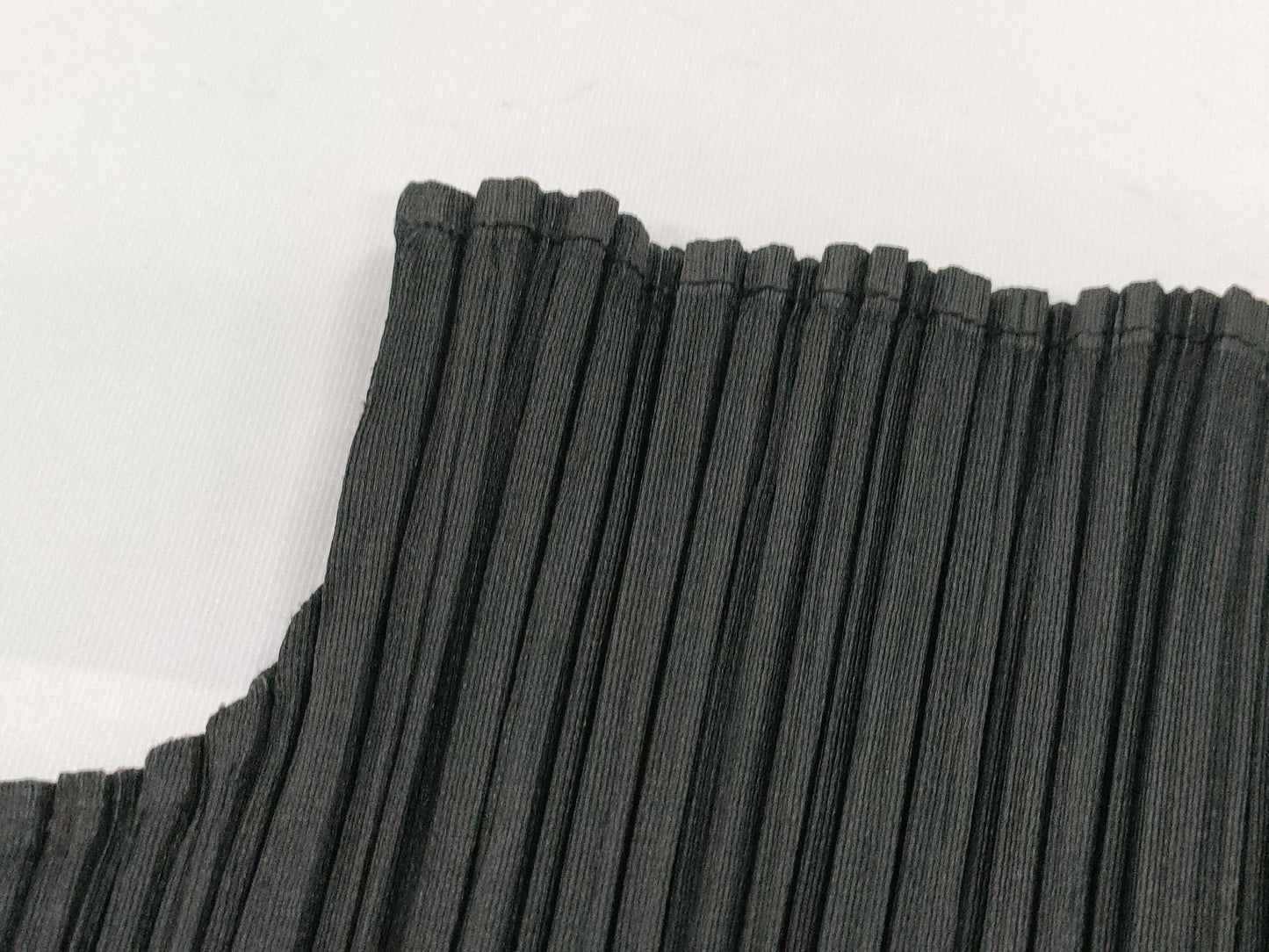 ISSEY MIYAKE Pleated Pleated Black Short Sleeve Top Top