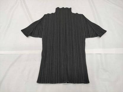 ISSEY MIYAKE Pleated Pleated Black Short Sleeve Top Top