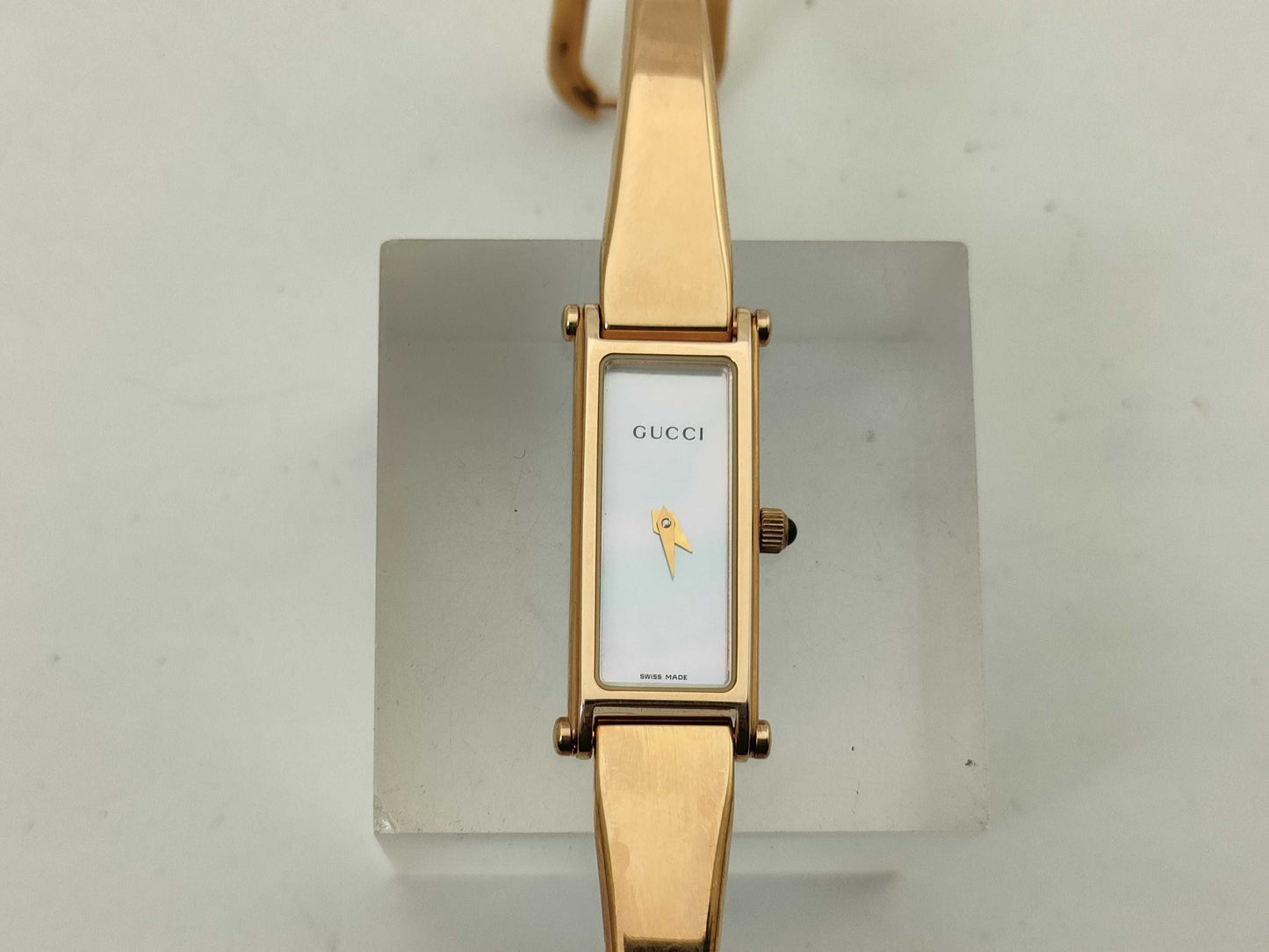 GUCCI 1500L Shell Dial Women's Watch