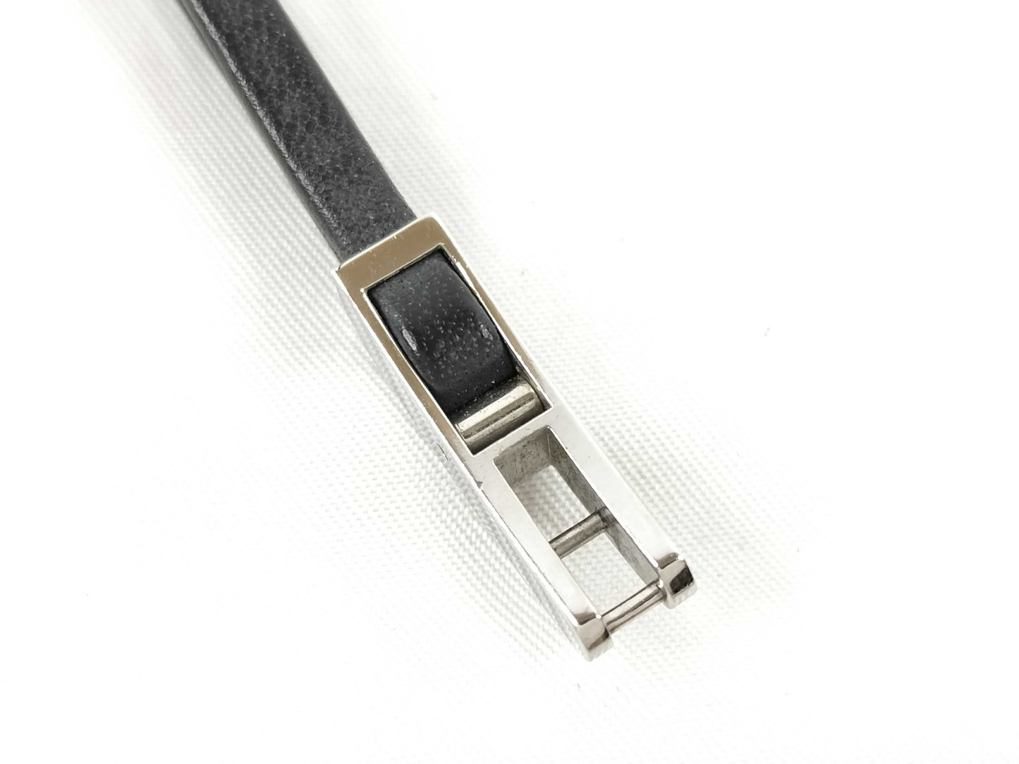 GUCCI 6100L Leather Bracelet Women's Watch