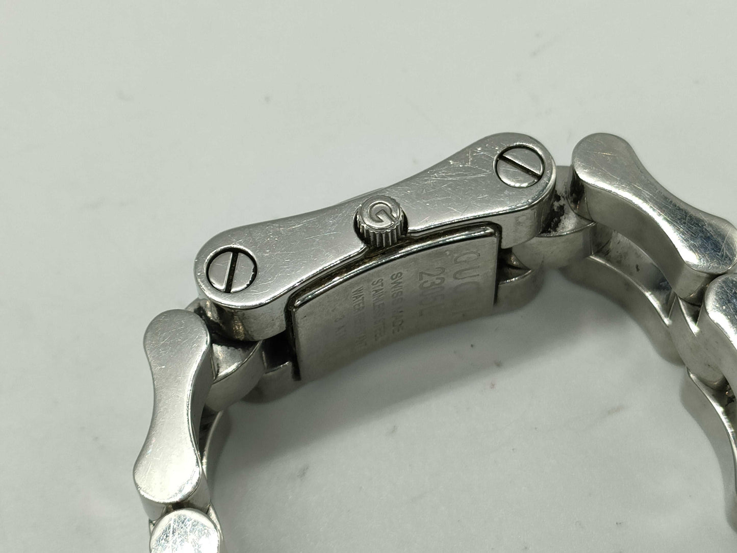 GUCCI 2305L Women's Quartz Black Dial Women's Watch