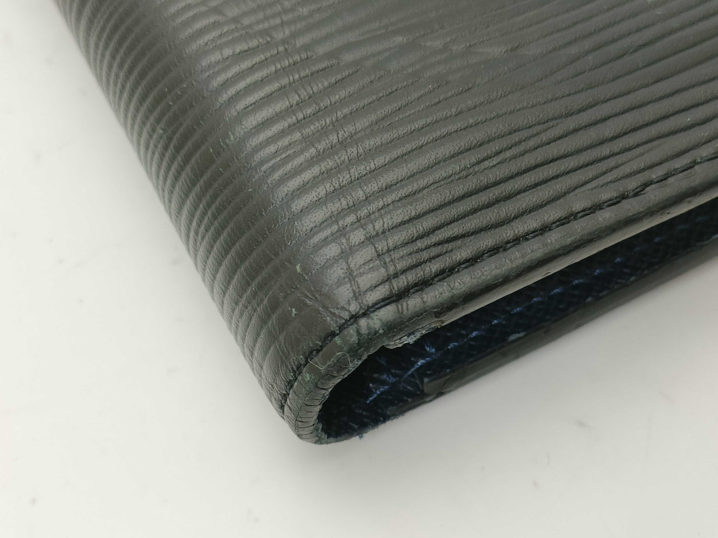 LOUIS VUITTON Epi Portefeuille Brazza LV Circle Wallet