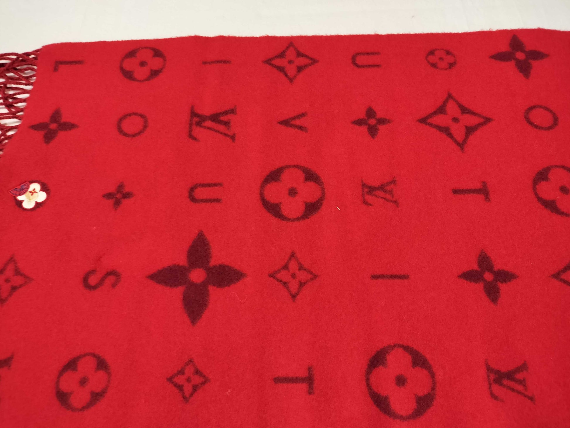 LOUIS VUITTON Monogram Reykjavik 2.0 Vivienne Luna New Year's Scarf