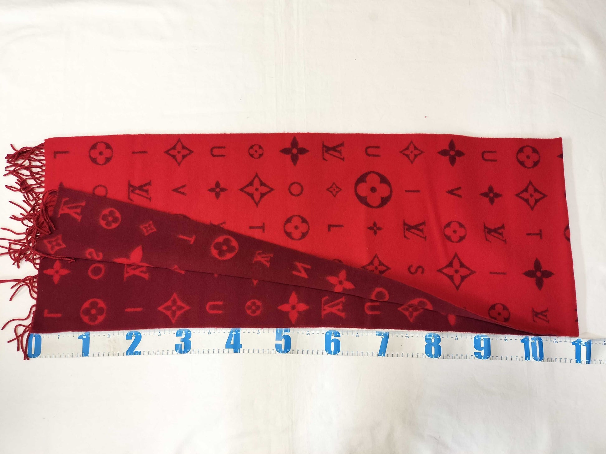 LOUIS VUITTON Monogram Reykjavik 2.0 Vivienne Luna New Year's Scarf