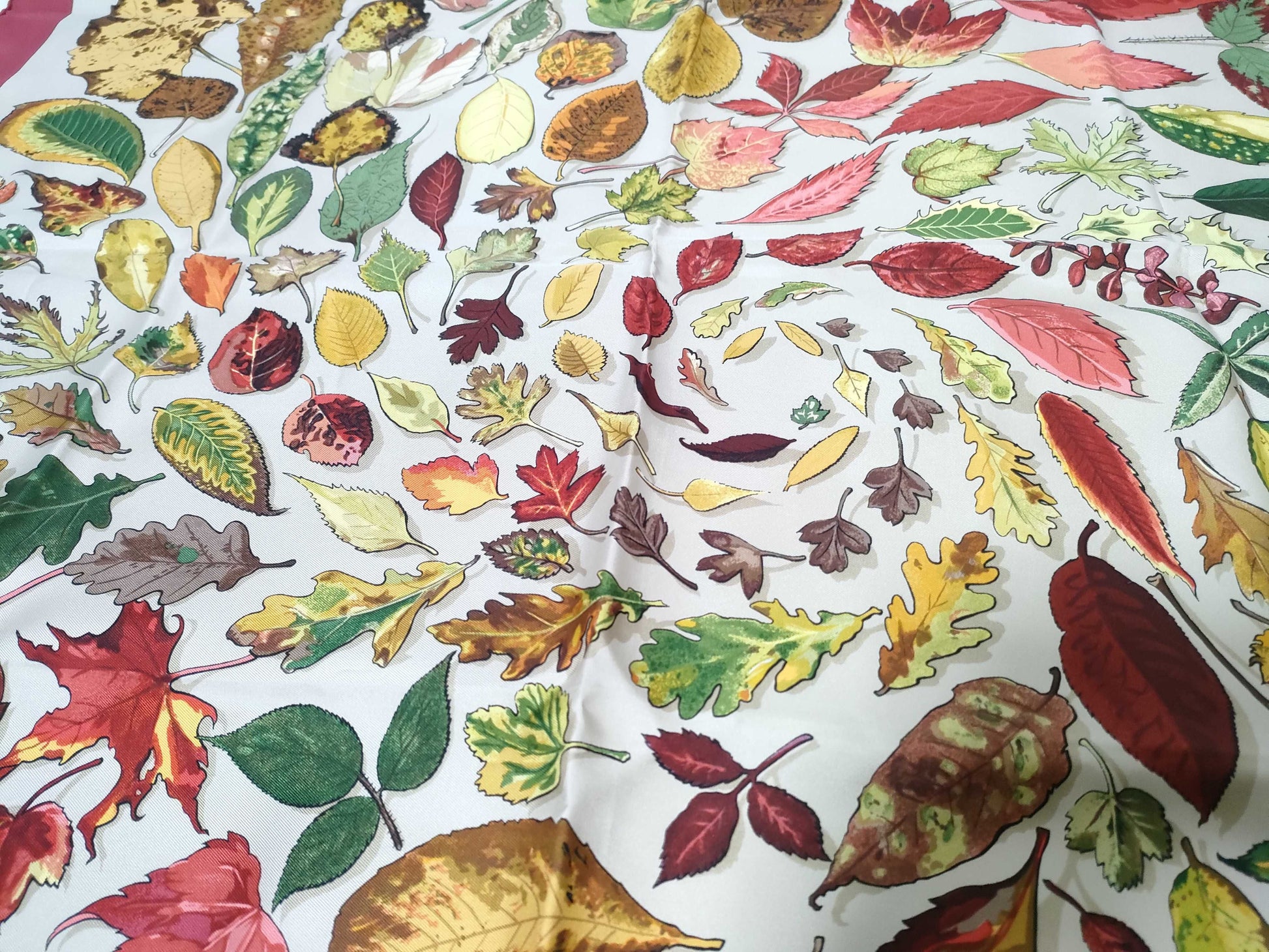 HERMES Carre Carre 90 Tourbillon Fallen Leaves Scarf