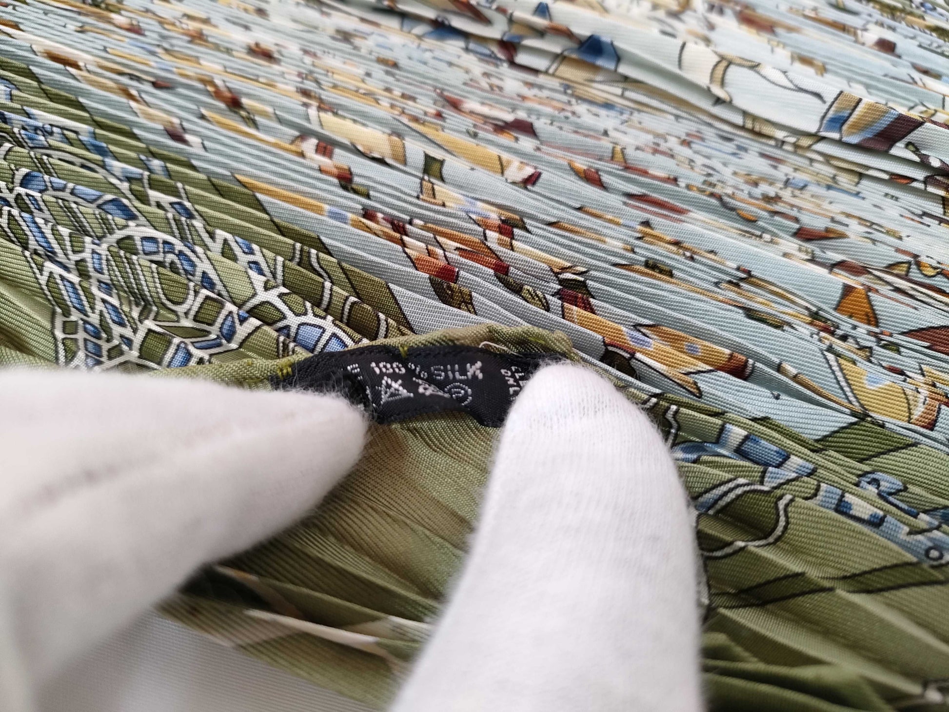 HERMES Green Bird Scarf