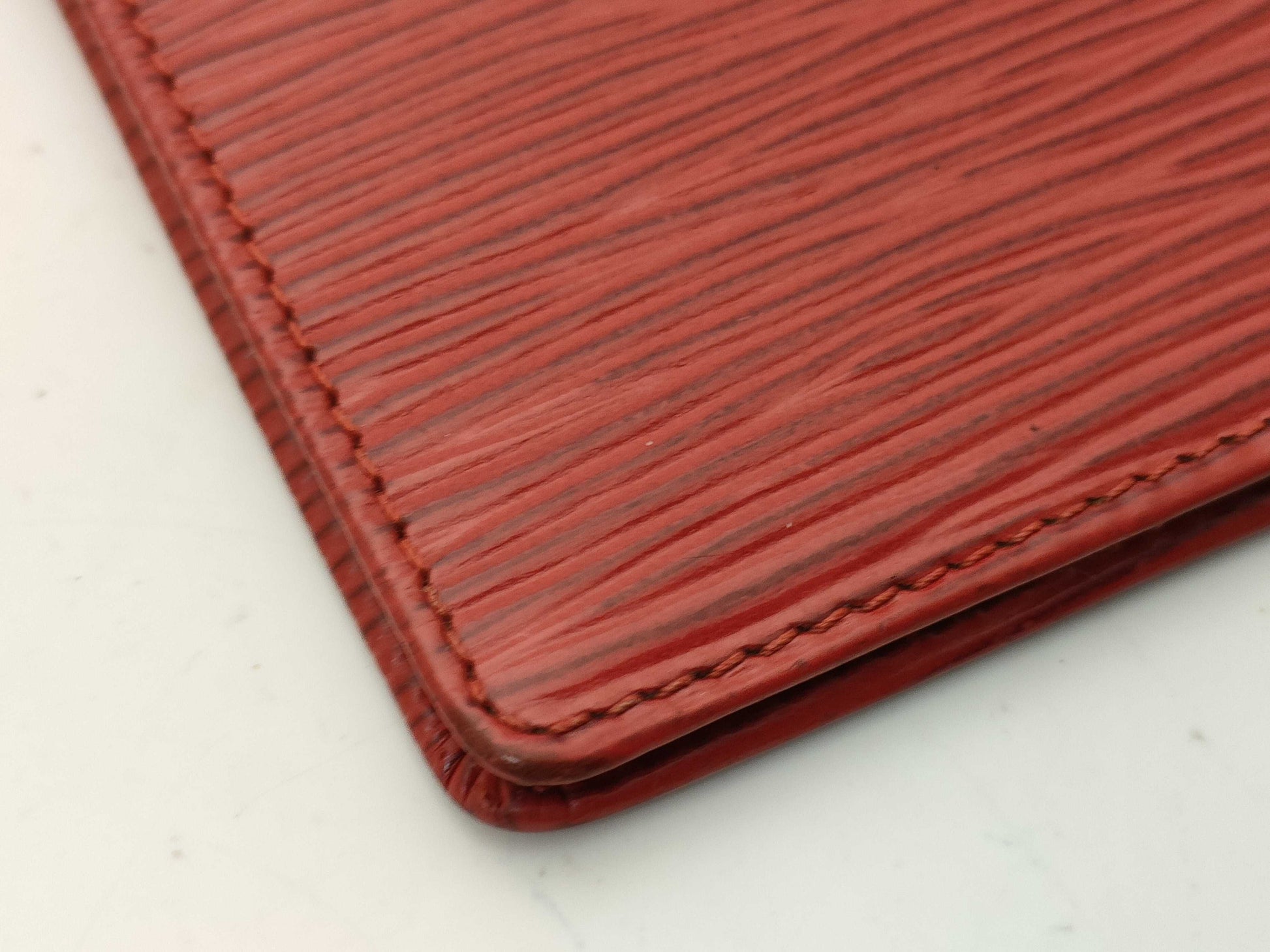 LOUIS VUITTON Epi Porte 2 Cult Vertical Red Card Case/Pass Case/Business Card Holder