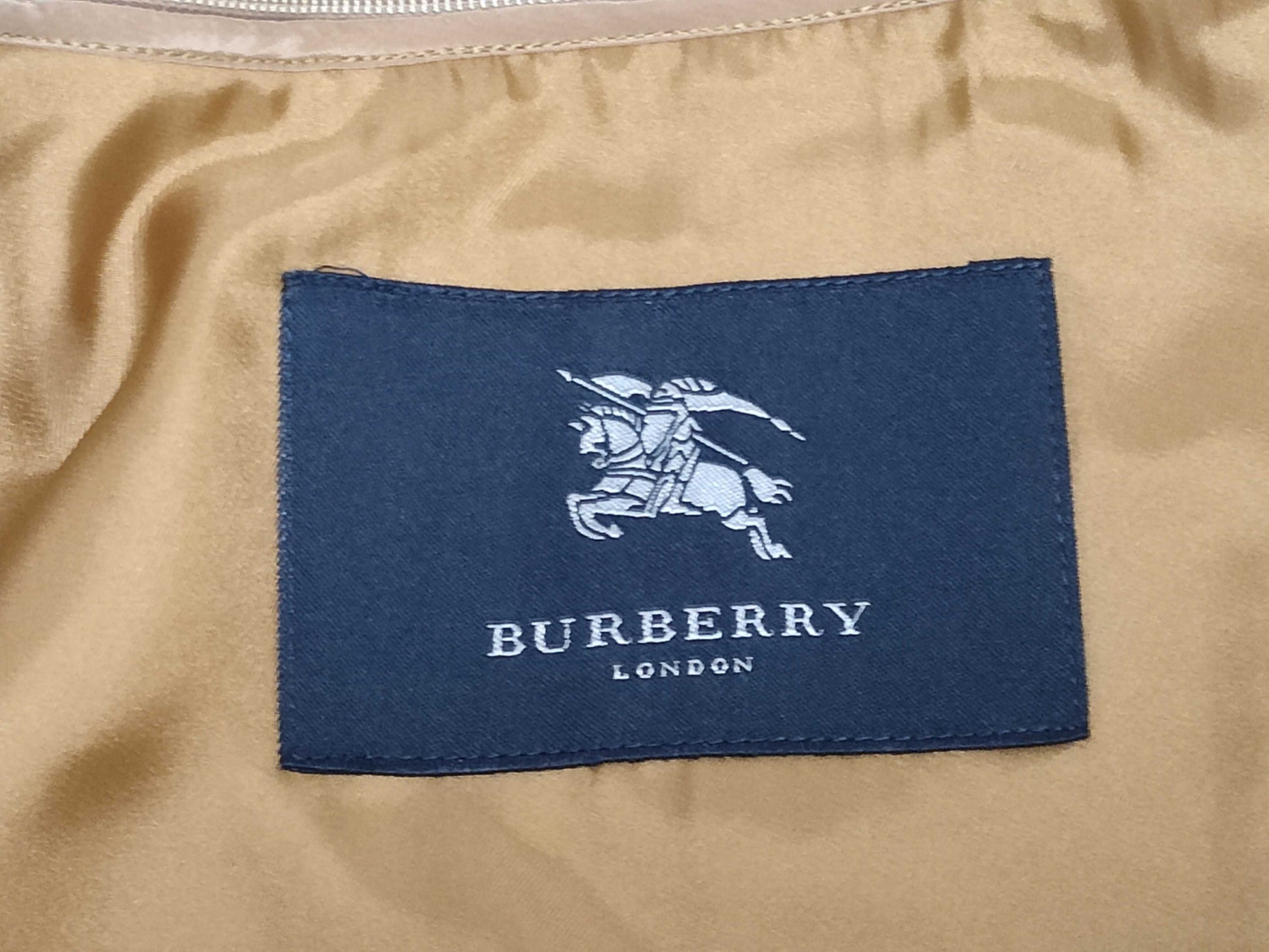 BURBERRY Trench Coat