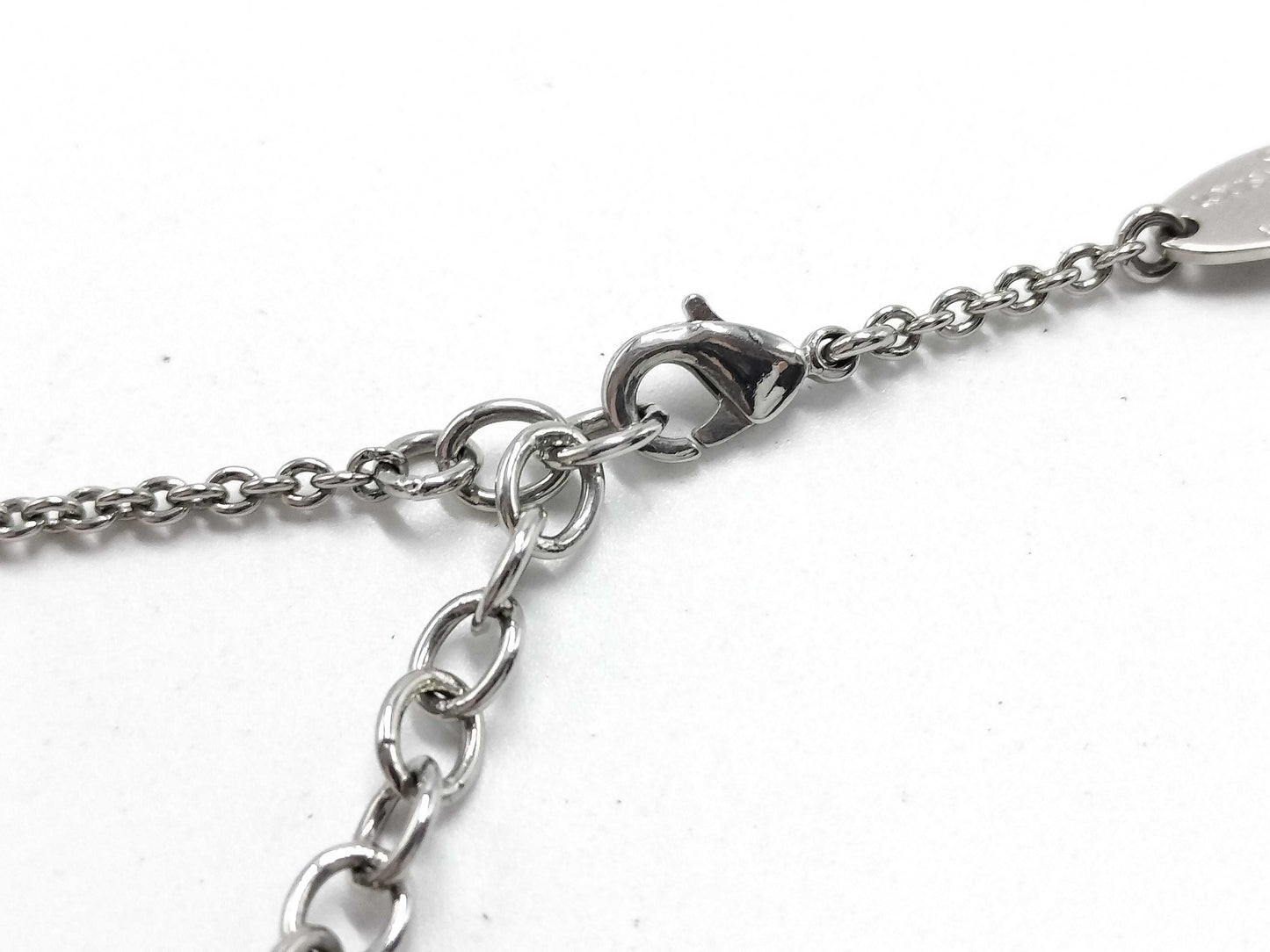 LOUIS VUITTON M63197 Essential V Torn Necklace