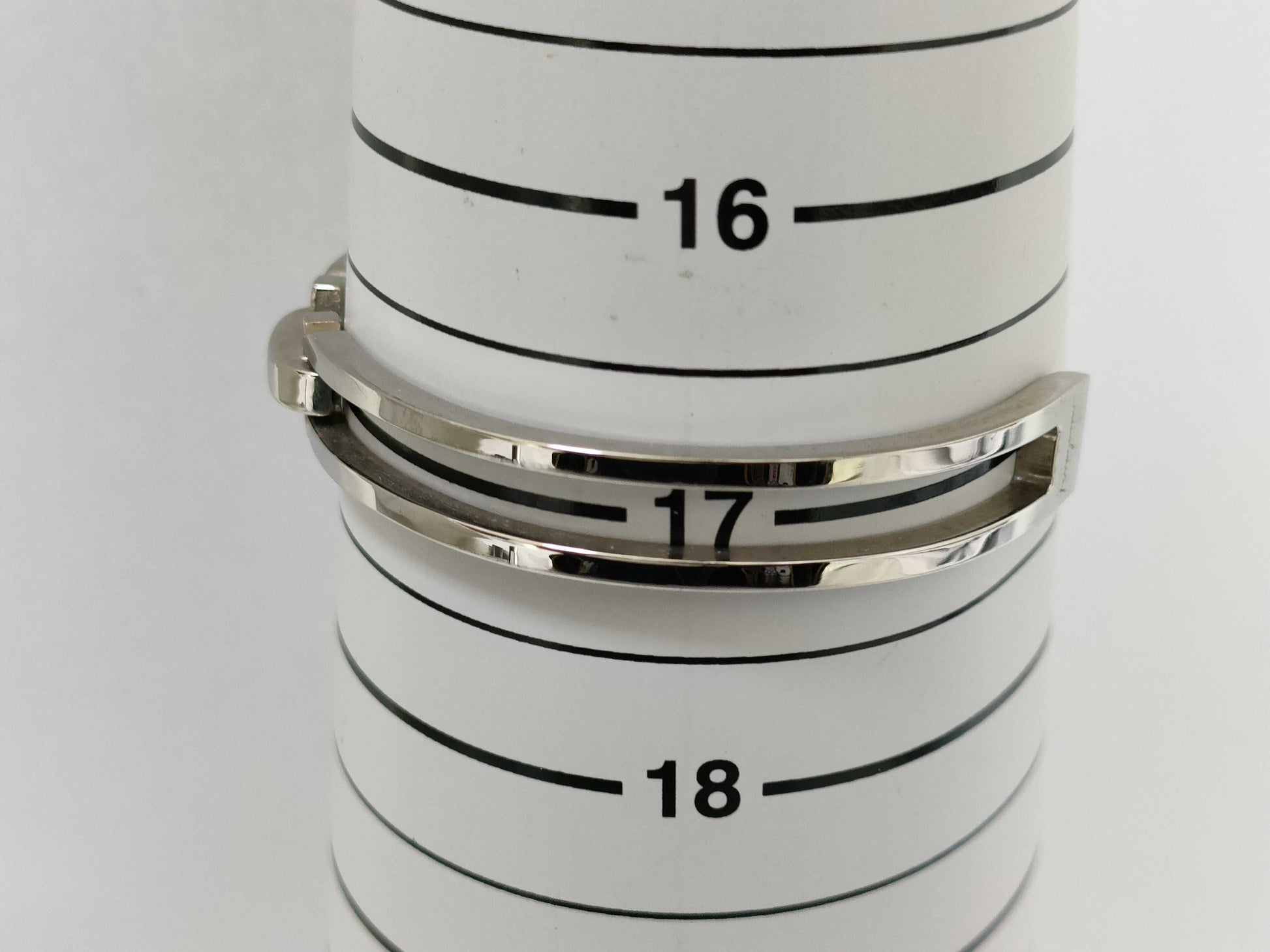 Salvatore Ferragamo Gancini Bangle in Silver