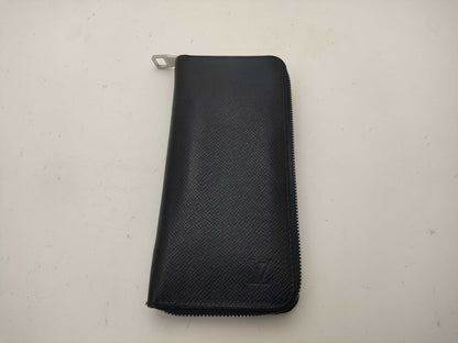 LOUIS VUITTON Taiga Zippy Vertical Wallet