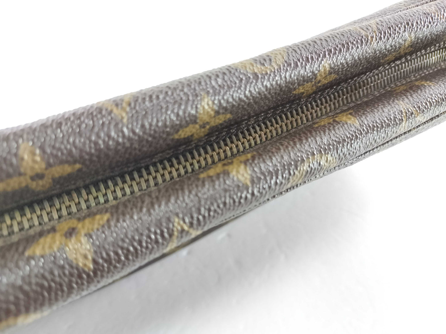 LOUIS VUITTON Monogram True Toilet 28 Second Bag