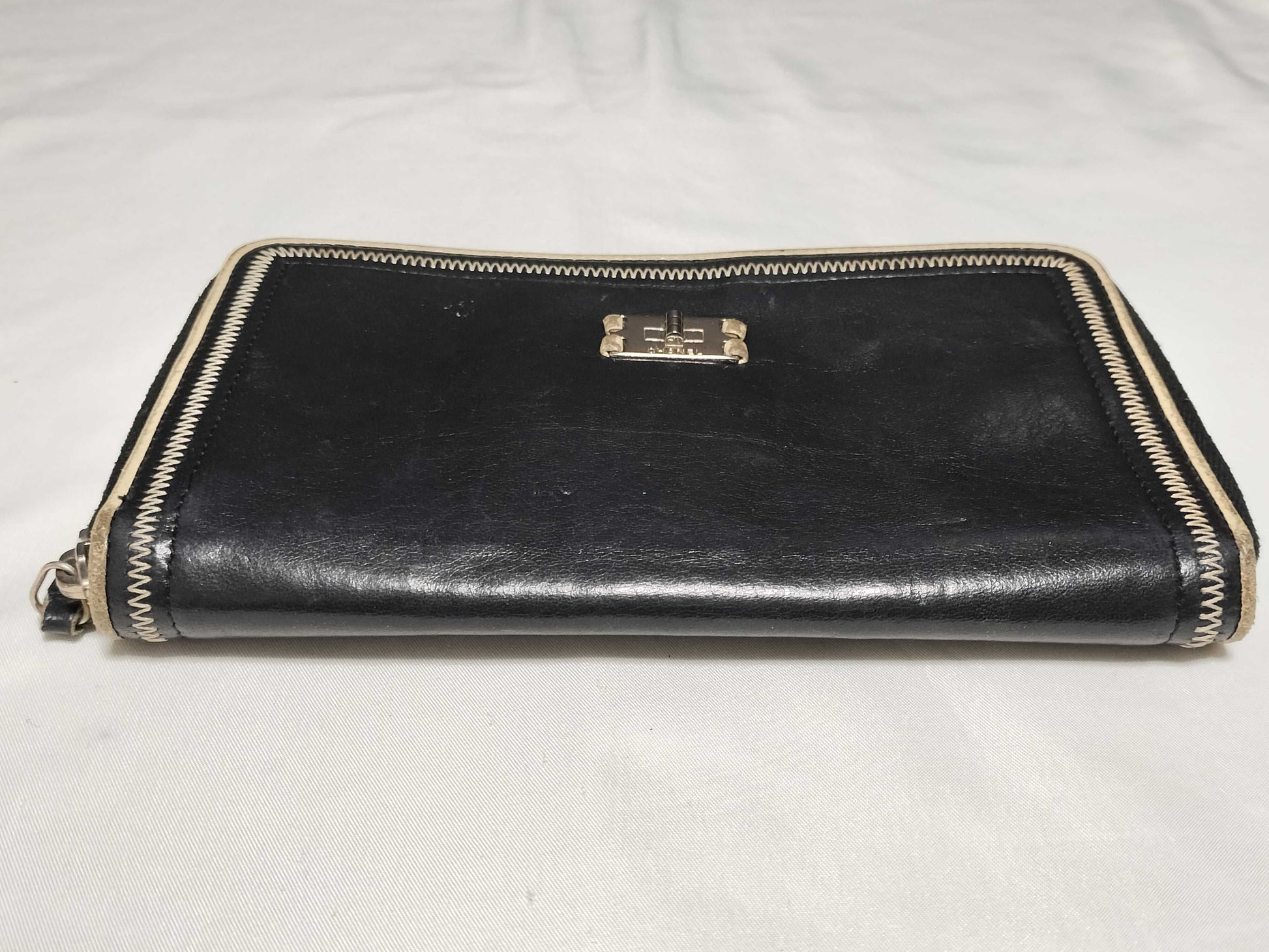 CHANEL Round Turn Wallet