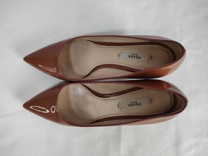 PRADA enamel pumps with box