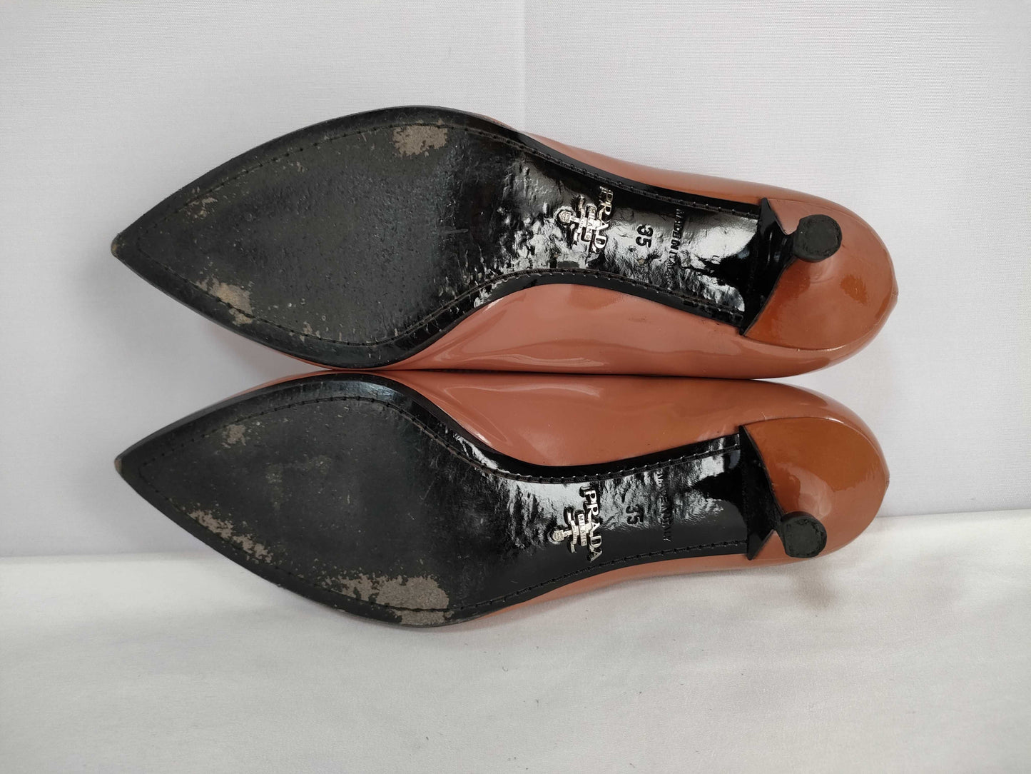 PRADA enamel pumps with box