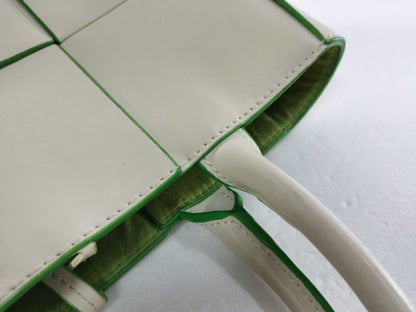 BOTTEGA VENETA Intrecciato Handbag *Pen marks on the inside Tote Bag