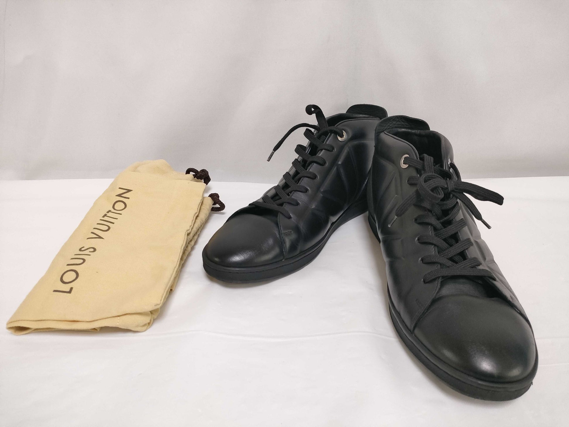 LOUIS VUITTON Leather Sneakers Sneakers