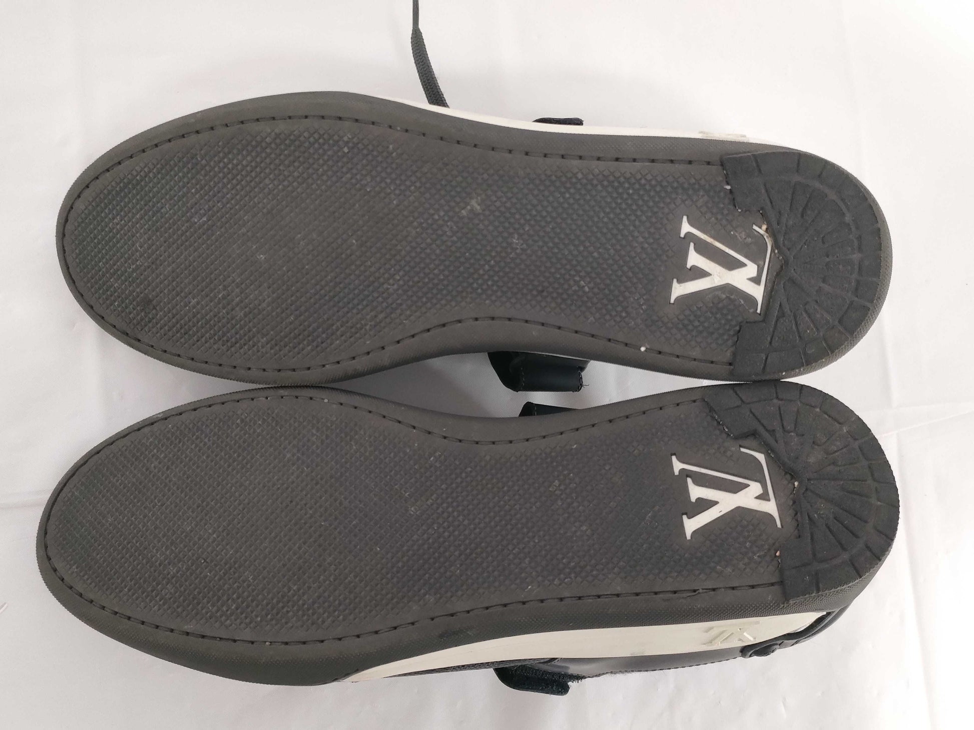 LOUIS VUITTON Graphite Sneakers