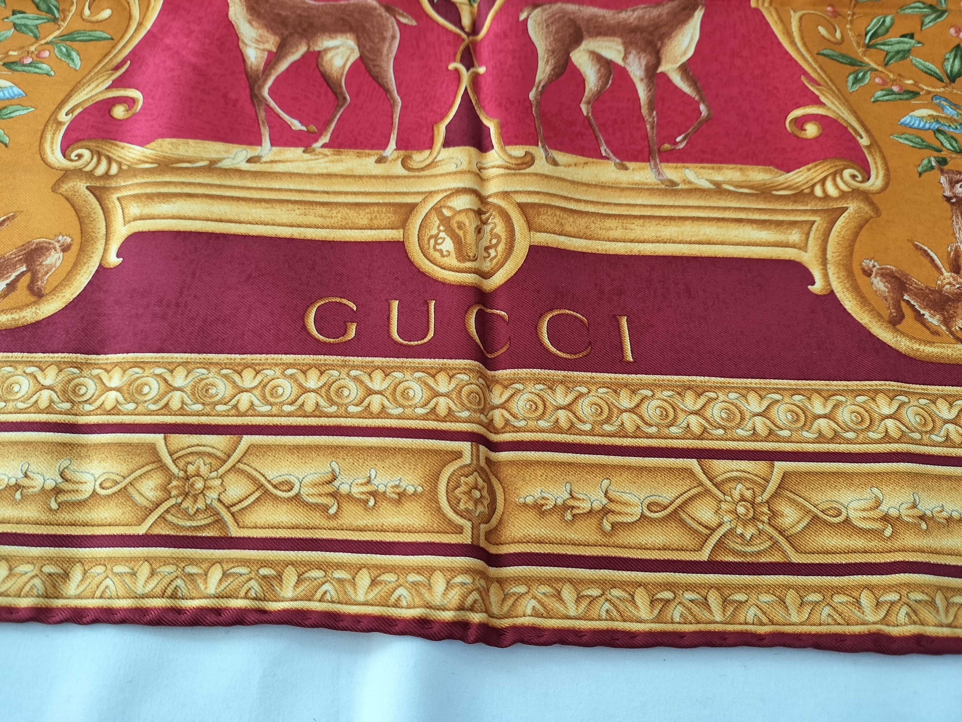 GUCCI Diana Scarf