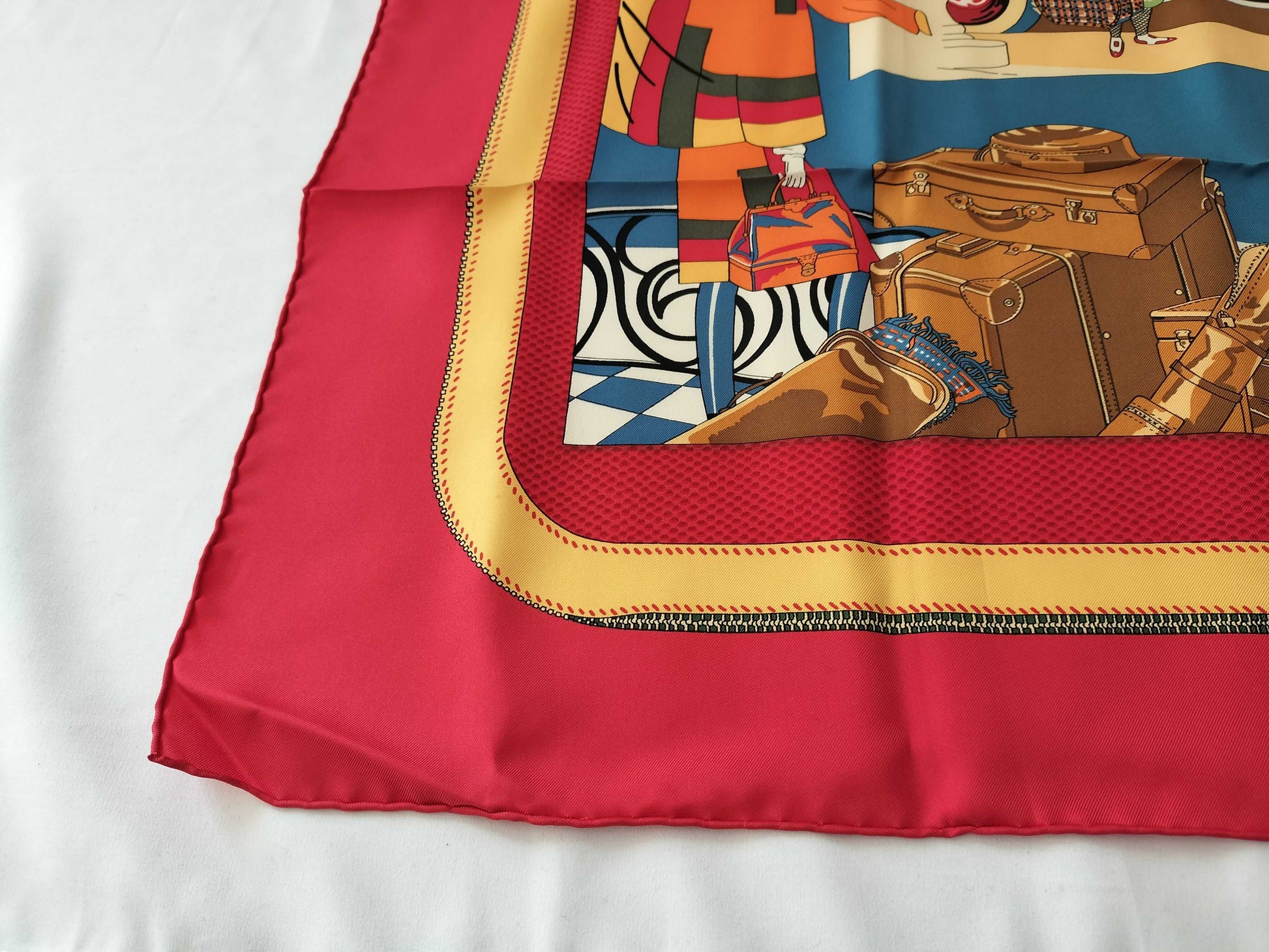 HERMES Carré L Elegance and Comfort in the Automobile Scarf