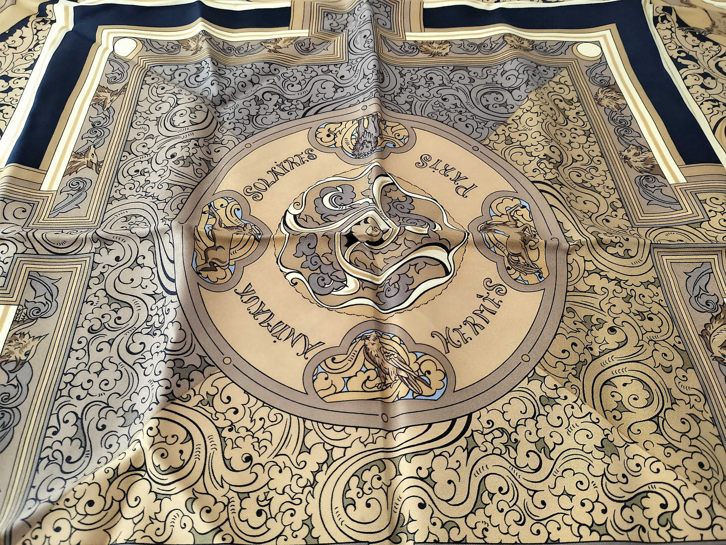 HERMES Carré ANIMAUX SOLAIRES Sun Animals Scarf 